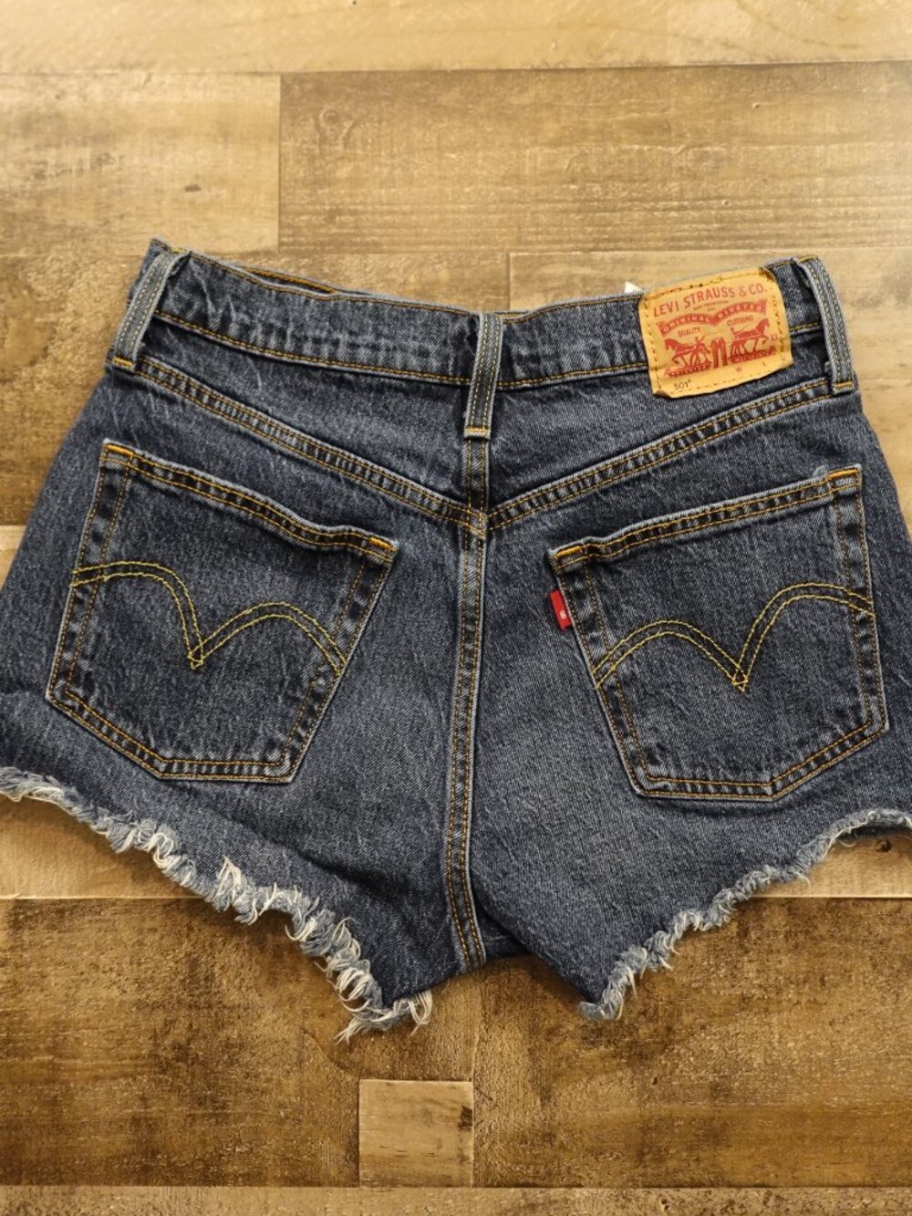 Levi’s 501 Distressed Cutoff Denim Shorts Women’s W27 Dark Wash Button Fly - Picture 10 of 11